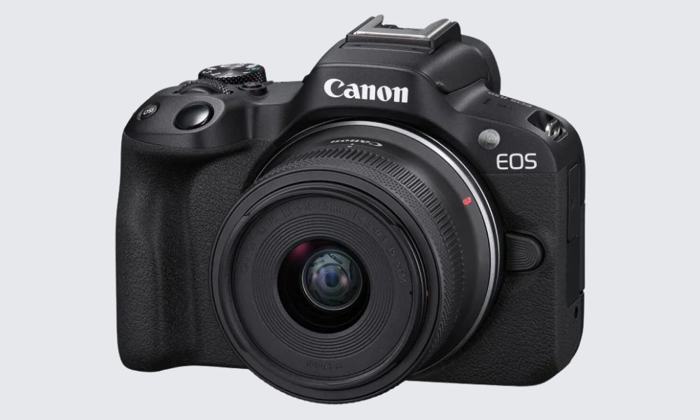 Canon EOS R50 com lente RF-S 18-45mm IS STM