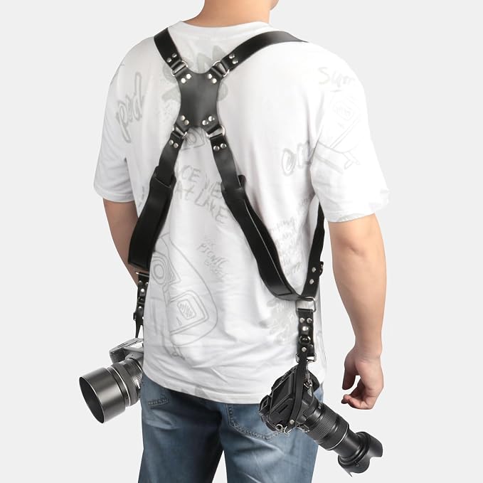 Alça dupla de couro Kasla com duas câmeras DSLR penduradas
