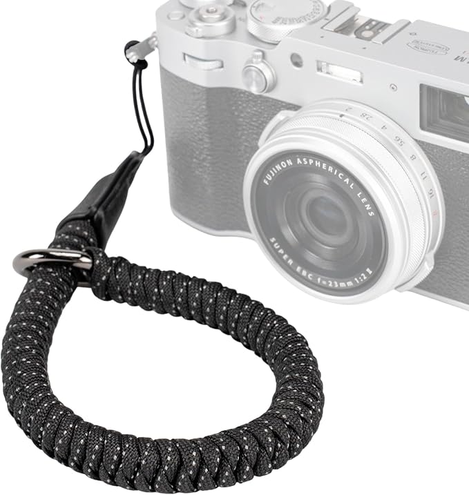 Alça de pulso trançada SmallRig presa a uma câmera mirrorless